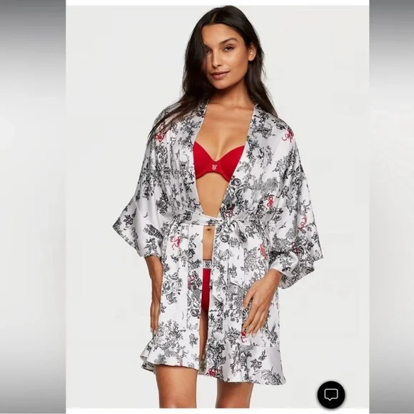NWOT Beautiful Victoria Secret Kimono Style Robe. Size: XL/XXL - Picture 2 of 7